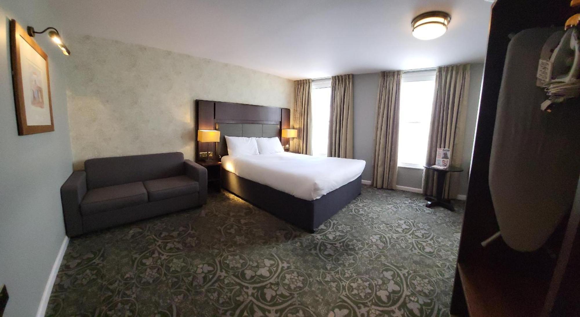 The King'S Head Hotel - Jd Wetherspoon Монмут Экстерьер фото